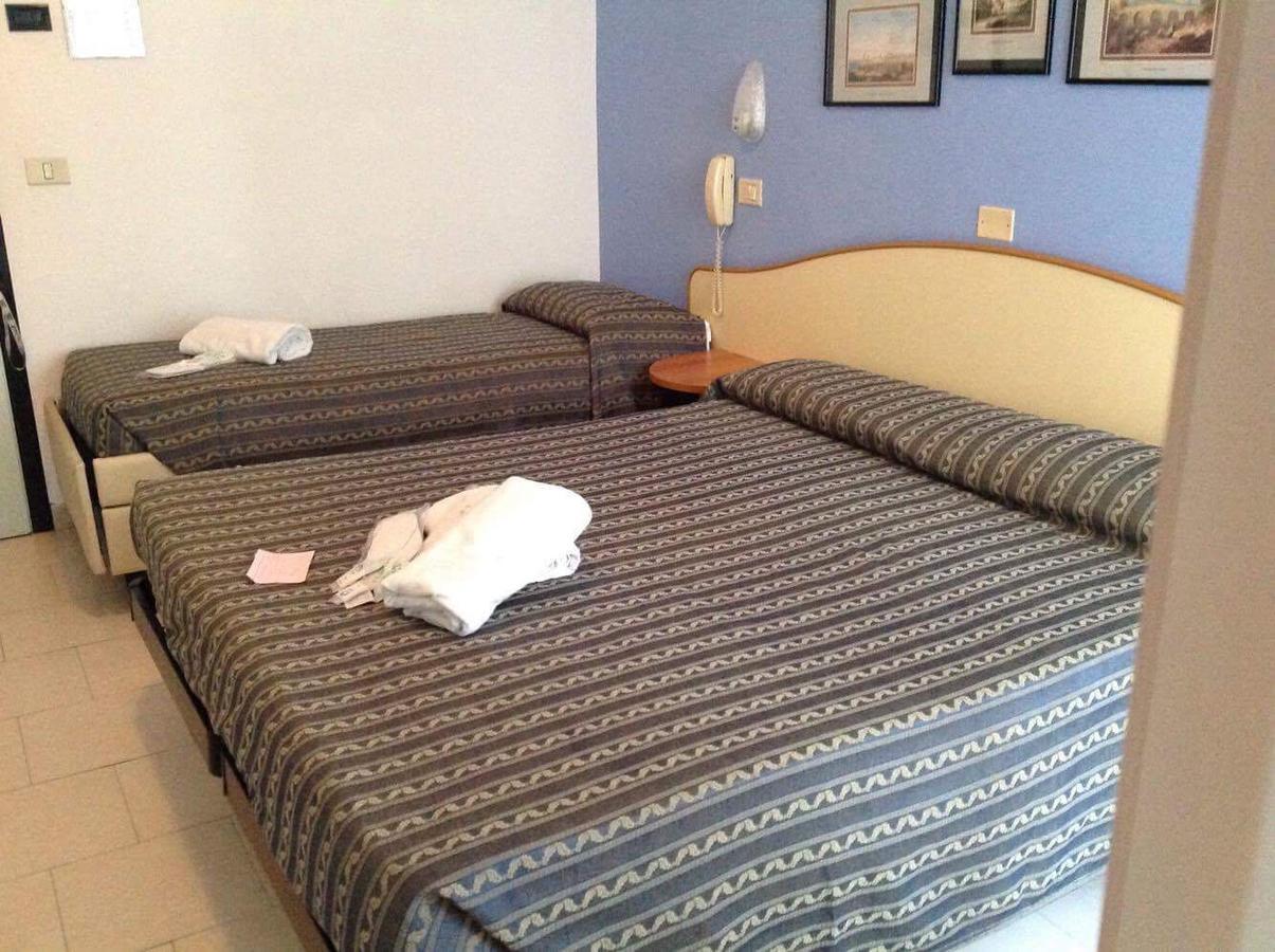 Hotel Sombrero Римини Экстерьер фото