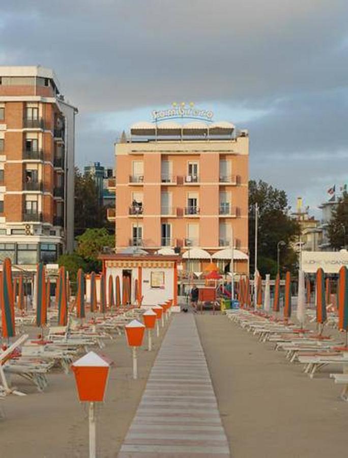 Hotel Sombrero Римини Экстерьер фото