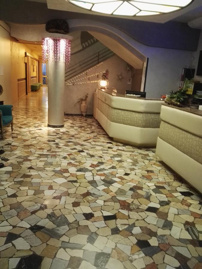 Hotel Sombrero Римини Экстерьер фото