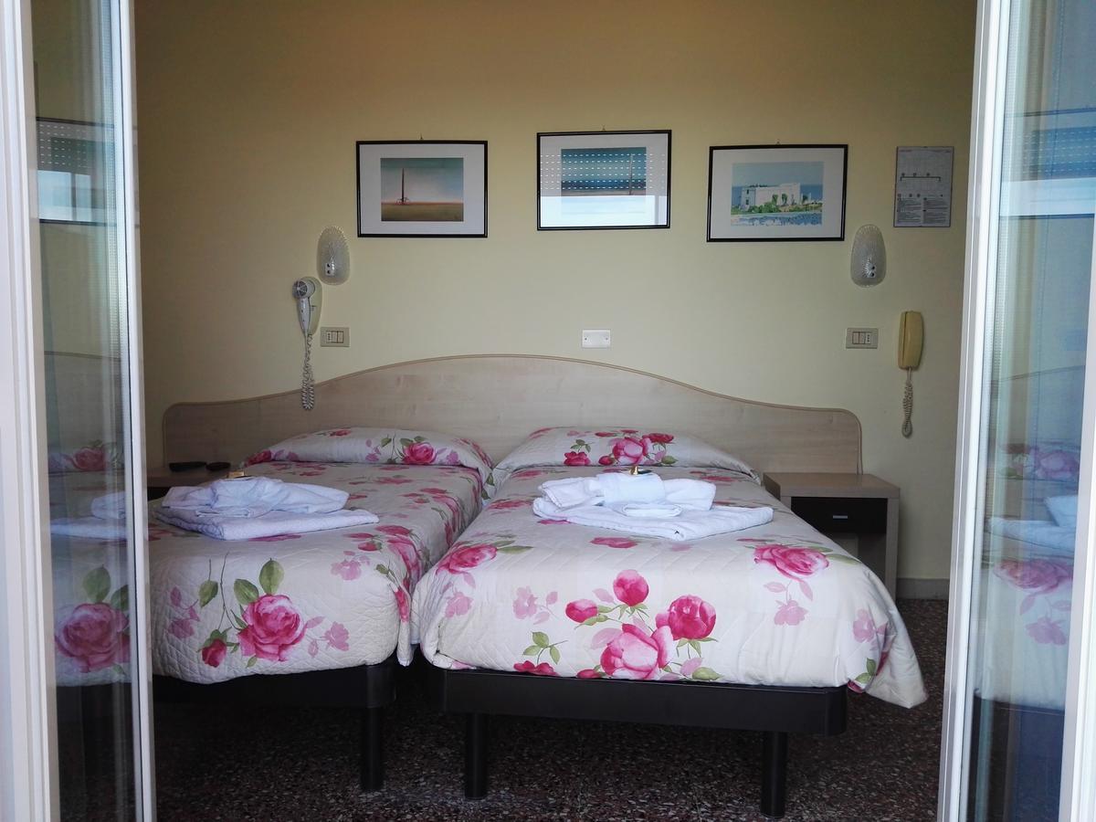 Hotel Sombrero Римини Экстерьер фото
