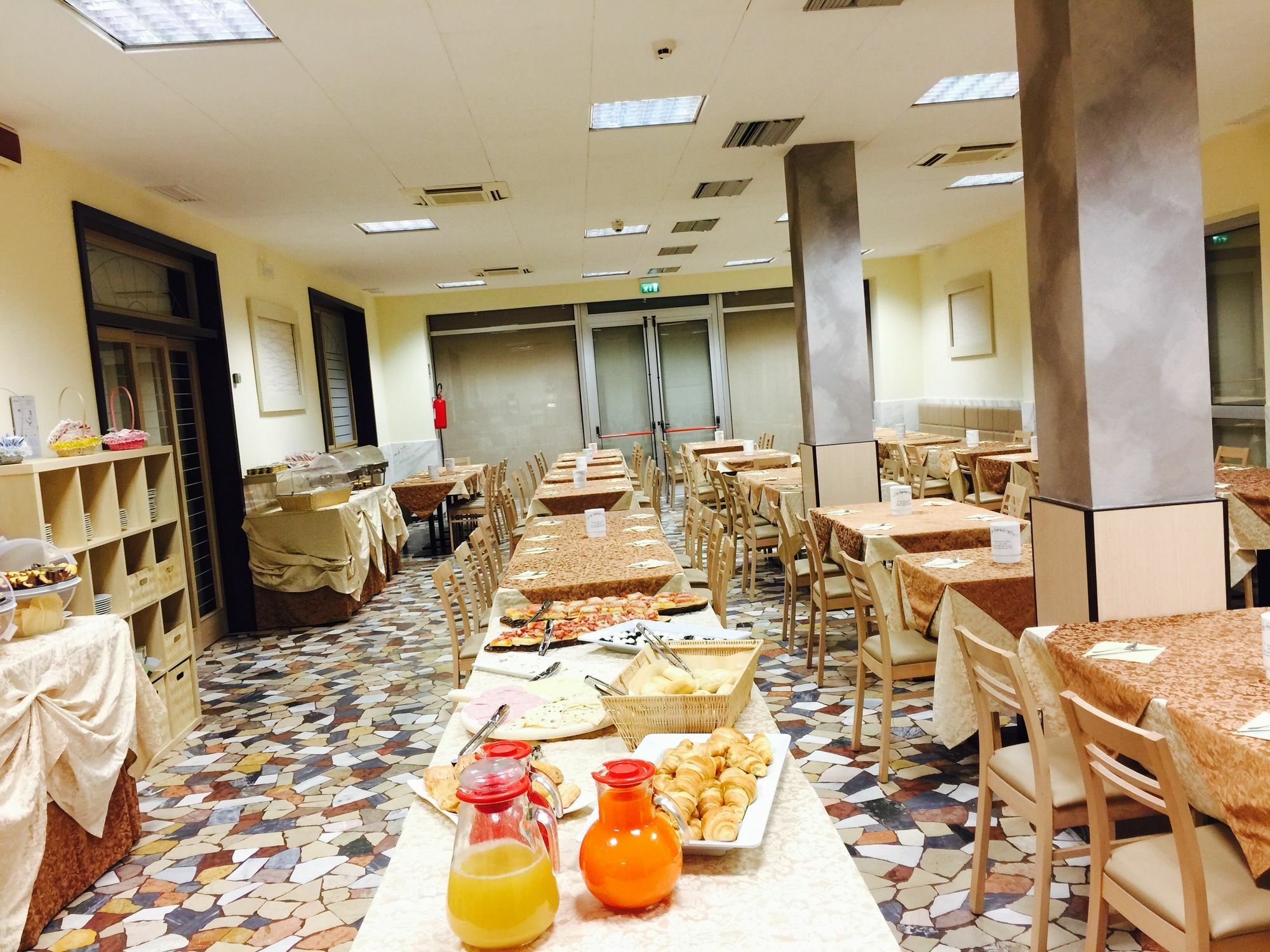 Hotel Sombrero Римини Экстерьер фото